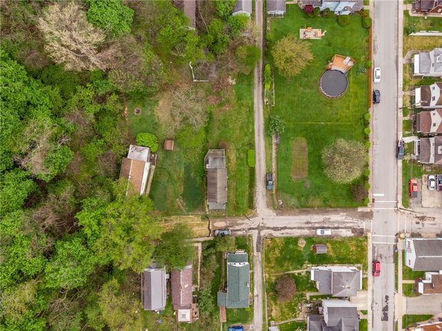 312 Harrison Ave, East Vandergrift, PA 15629