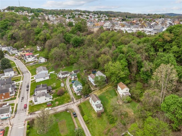 312 Harrison Ave, East Vandergrift, PA 15629
