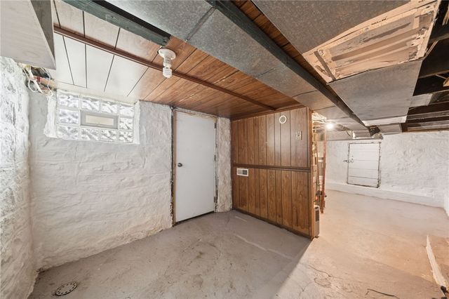 312 Harrison Ave, East Vandergrift, PA 15629
