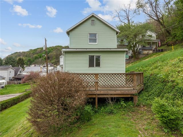 312 Harrison Ave, East Vandergrift, PA 15629