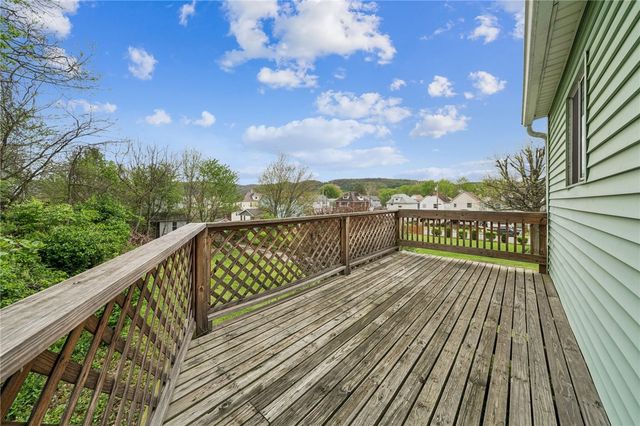 312 Harrison Ave, East Vandergrift, PA 15629