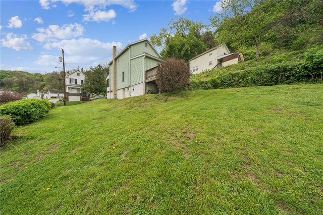 312 Harrison Ave, East Vandergrift, PA 15629