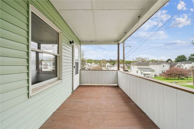 312 Harrison Ave, East Vandergrift, PA 15629