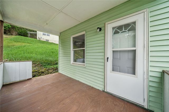 312 Harrison Ave, East Vandergrift, PA 15629
