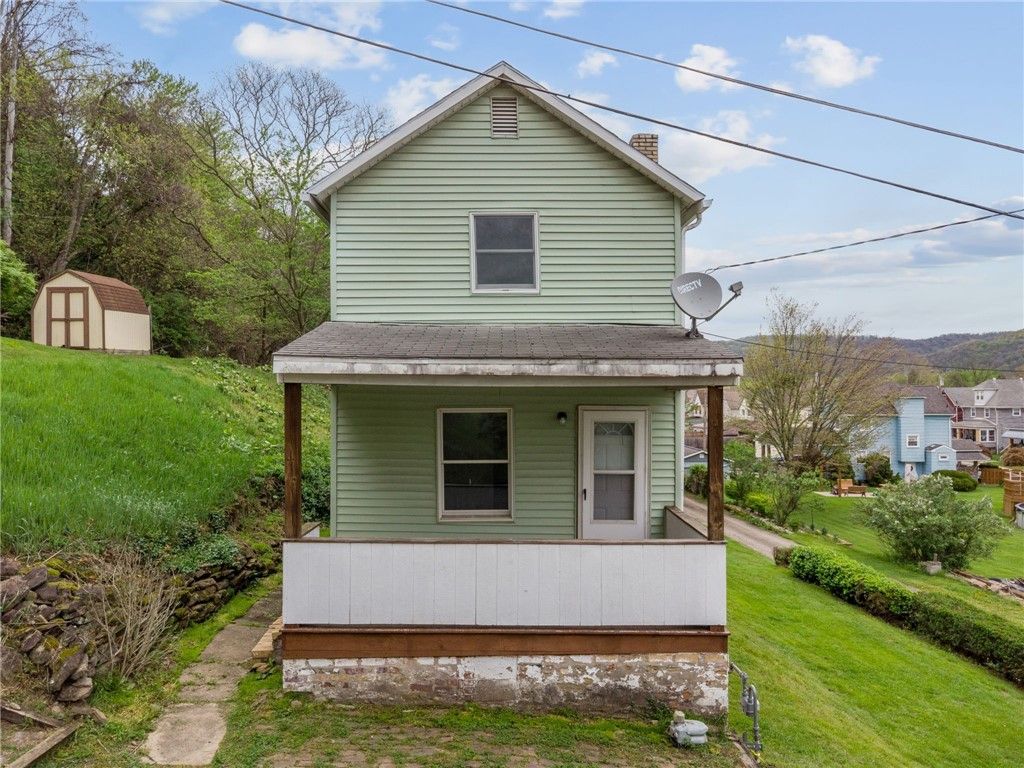312 Harrison Ave, East Vandergrift, PA 15629