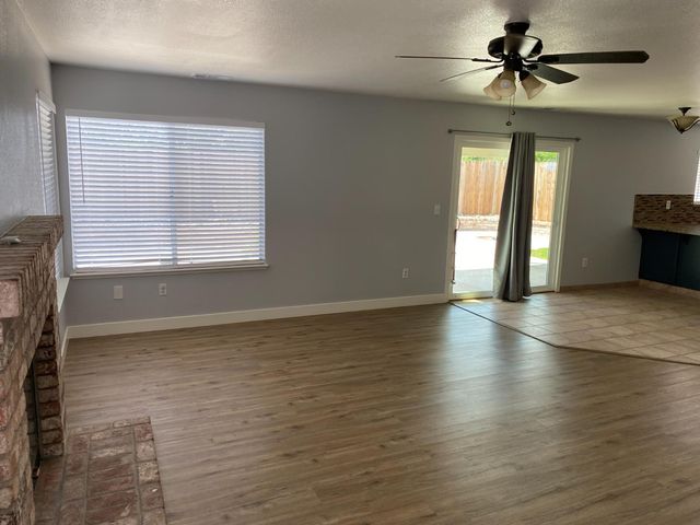 2500 Country Manor Dr, Riverbank, CA 95367