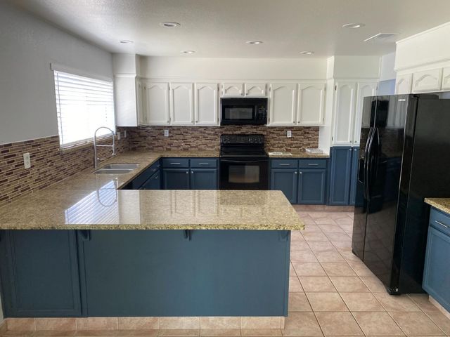 2500 Country Manor Dr, Riverbank, CA 95367