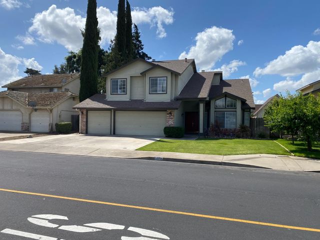 2500 Country Manor Dr, Riverbank, CA 95367