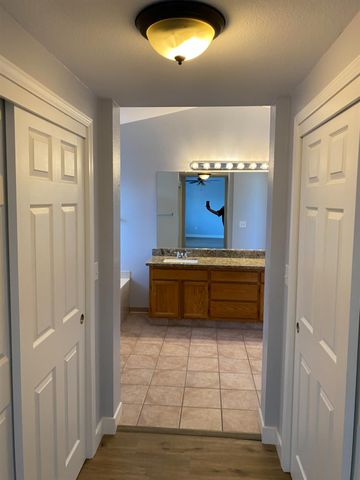 2500 Country Manor Dr, Riverbank, CA 95367