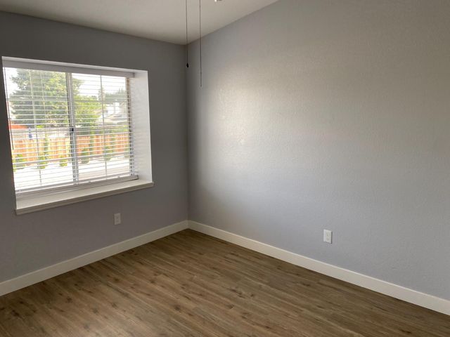 2500 Country Manor Dr, Riverbank, CA 95367