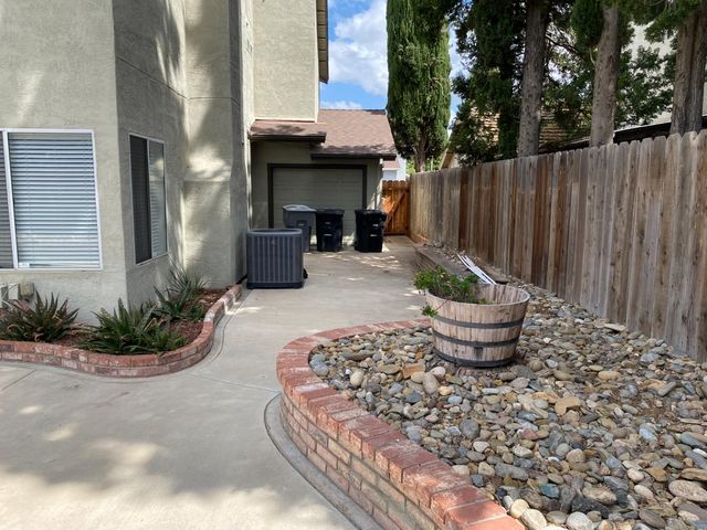 2500 Country Manor Dr, Riverbank, CA 95367
