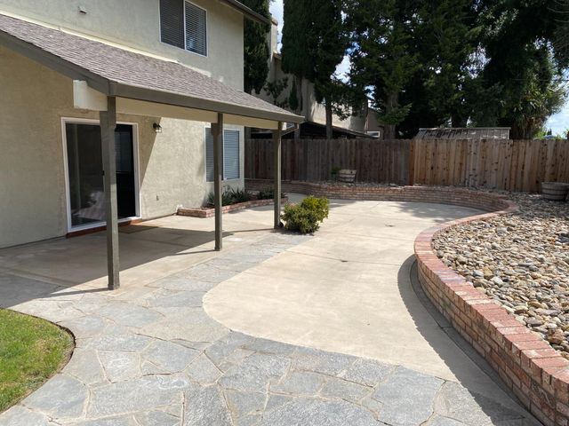 2500 Country Manor Dr, Riverbank, CA 95367
