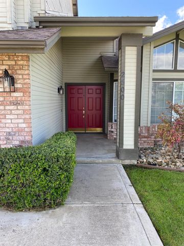 2500 Country Manor Dr, Riverbank, CA 95367