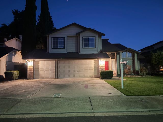 2500 Country Manor Dr, Riverbank, CA 95367