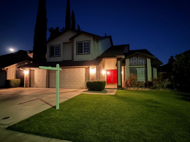 2500 Country Manor Dr, Riverbank, CA 95367