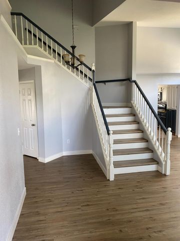 2500 Country Manor Dr, Riverbank, CA 95367
