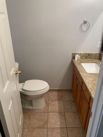 2500 Country Manor Dr, Riverbank, CA 95367