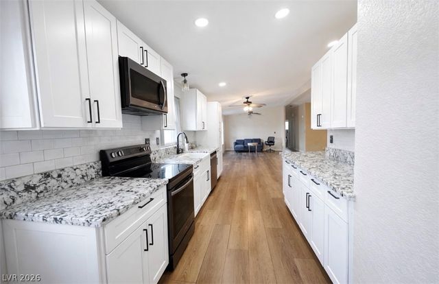 202 Tres Lobos Avenue, Overton, NV 89040