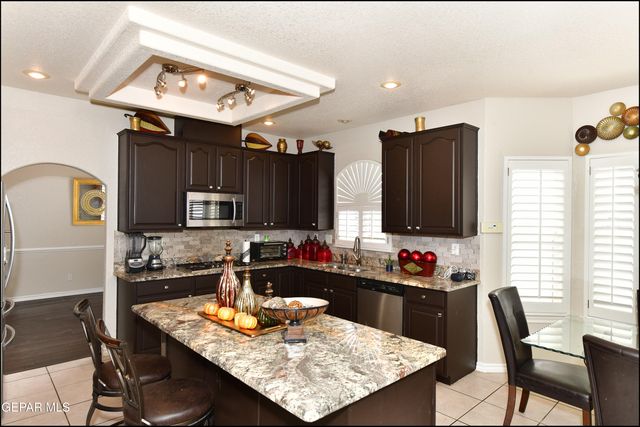 6444 Calle Placido Drive, El Paso, TX 79912