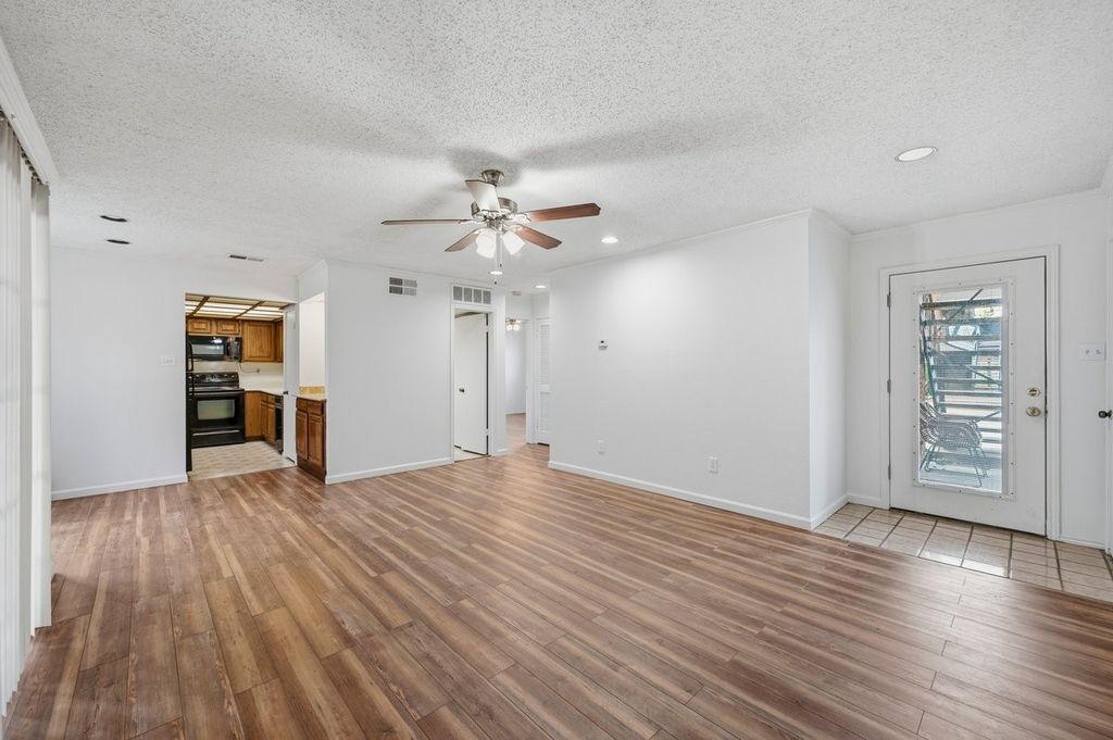 2719 Silver Creek Drive 111, Arlington, TX 76006 — photo 3