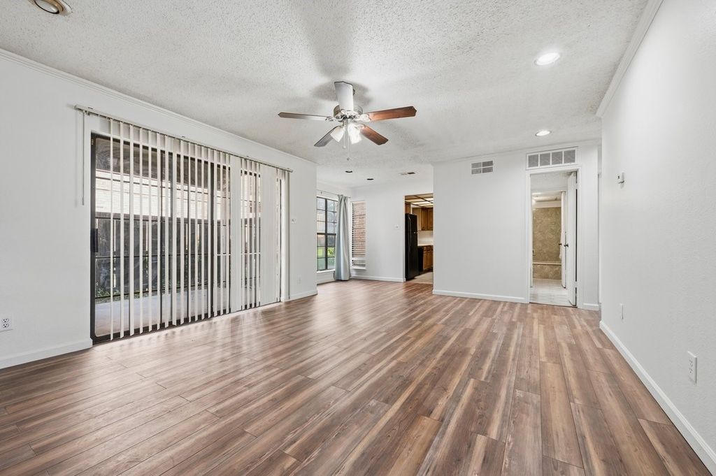 2719 Silver Creek Drive 111, Arlington, TX 76006 — photo 4