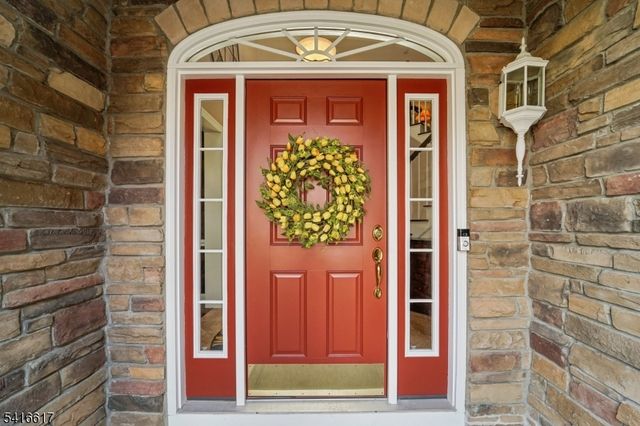 16 Baxter Ln, West Orange Twp., NJ 07052