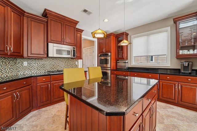 16 Baxter Ln, West Orange Twp., NJ 07052