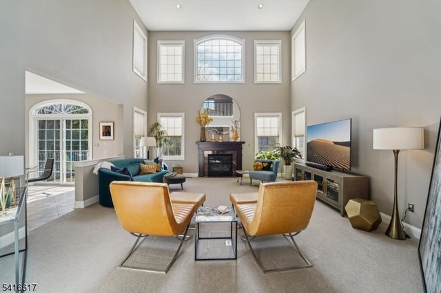 16 Baxter Ln, West Orange Twp., NJ 07052