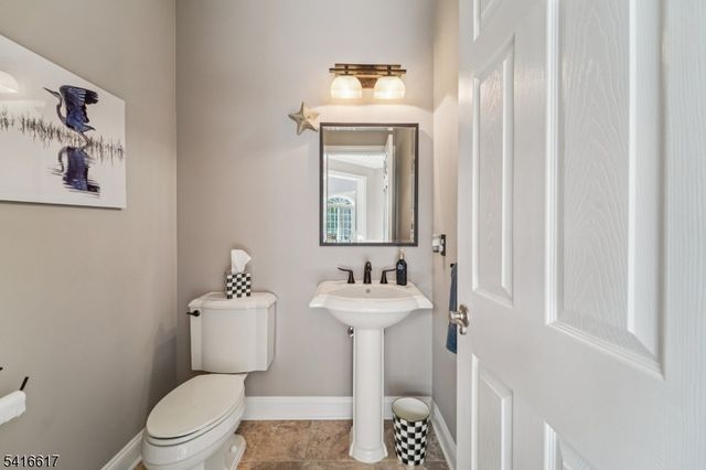 16 Baxter Ln, West Orange Twp., NJ 07052