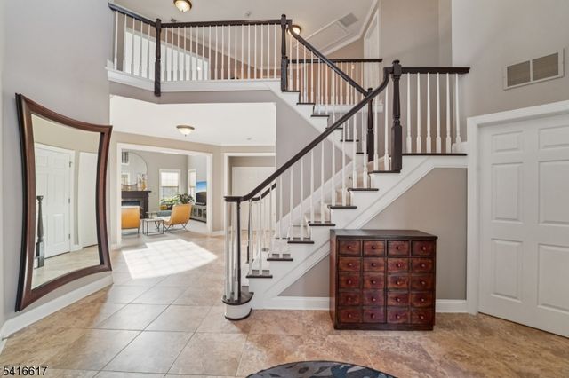 16 Baxter Ln, West Orange Twp., NJ 07052