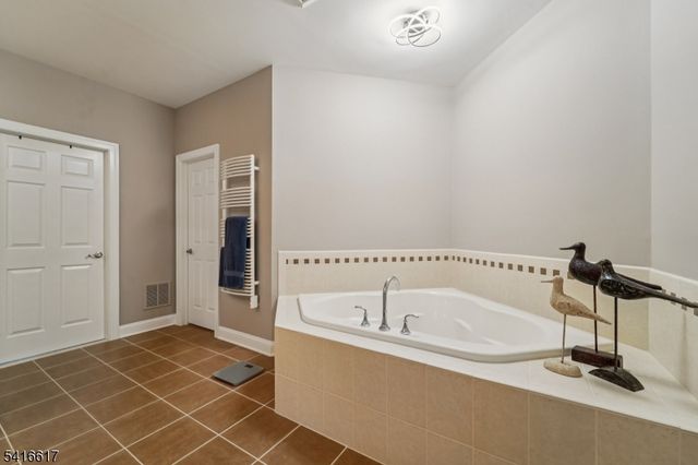 16 Baxter Ln, West Orange Twp., NJ 07052