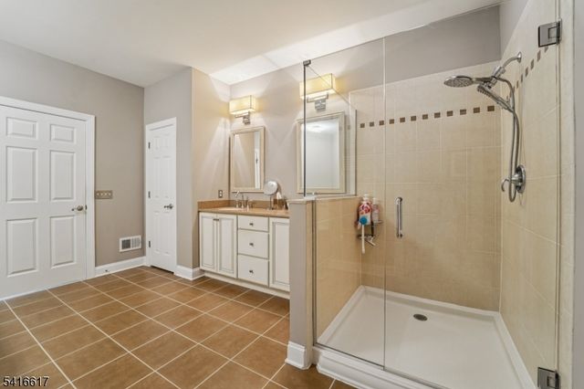 16 Baxter Ln, West Orange Twp., NJ 07052