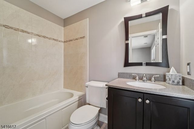 16 Baxter Ln, West Orange Twp., NJ 07052