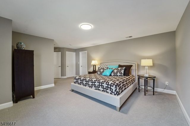 16 Baxter Ln, West Orange Twp., NJ 07052