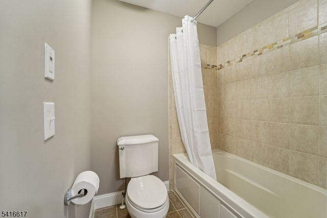 16 Baxter Ln, West Orange Twp., NJ 07052