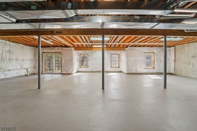 16 Baxter Ln, West Orange Twp., NJ 07052