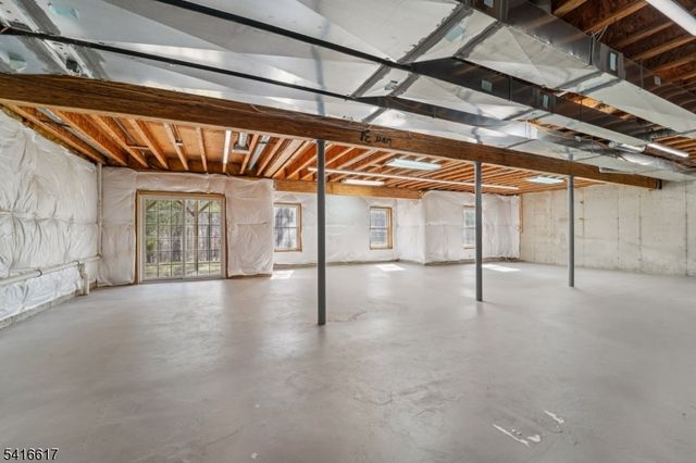 16 Baxter Ln, West Orange Twp., NJ 07052