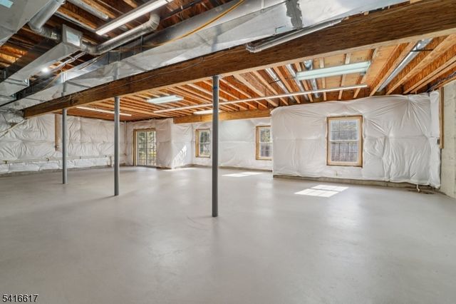 16 Baxter Ln, West Orange Twp., NJ 07052