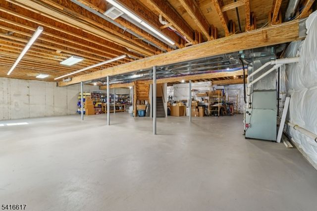 16 Baxter Ln, West Orange Twp., NJ 07052