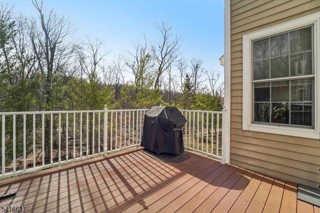 16 Baxter Ln, West Orange Twp., NJ 07052