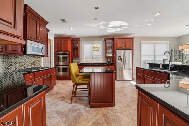 16 Baxter Ln, West Orange Twp., NJ 07052