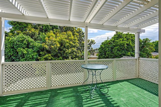 9168 Starina Way, Sacramento, CA 95826