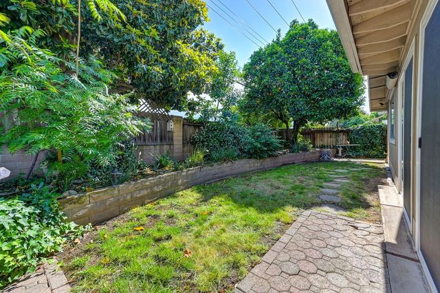 9168 Starina Way, Sacramento, CA 95826