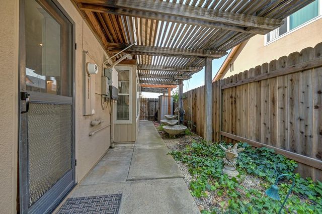9168 Starina Way, Sacramento, CA 95826