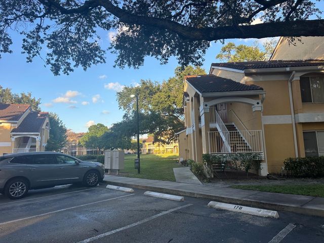 2405 NW 33rd Street 1207, Oakland Park, FL 33309