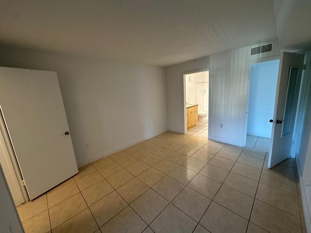 2405 NW 33rd Street 1207, Oakland Park, FL 33309