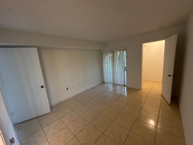 2405 NW 33rd Street 1207, Oakland Park, FL 33309