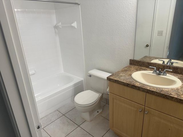 2405 NW 33rd Street 1207, Oakland Park, FL 33309