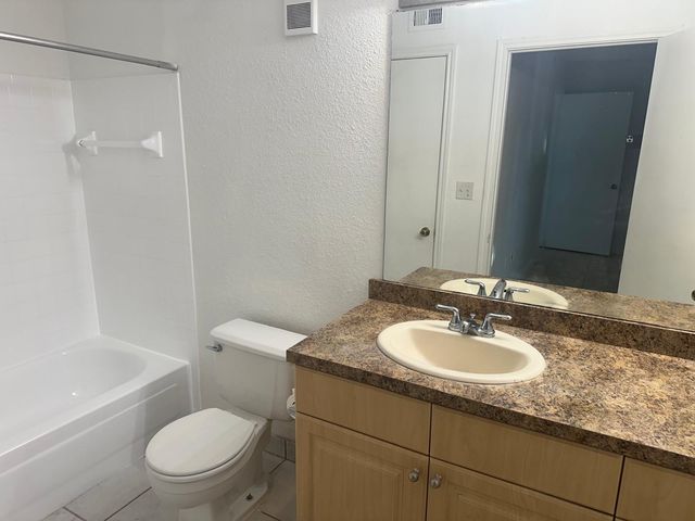 2405 NW 33rd Street 1207, Oakland Park, FL 33309
