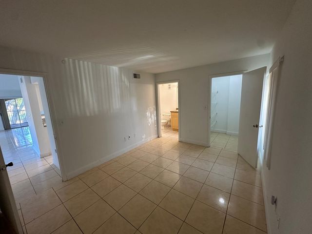 2405 NW 33rd Street 1207, Oakland Park, FL 33309